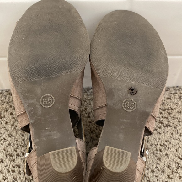 Liz Claiborne peep toe booties, size 6.5, tan/camel color - Picture 2 of 5